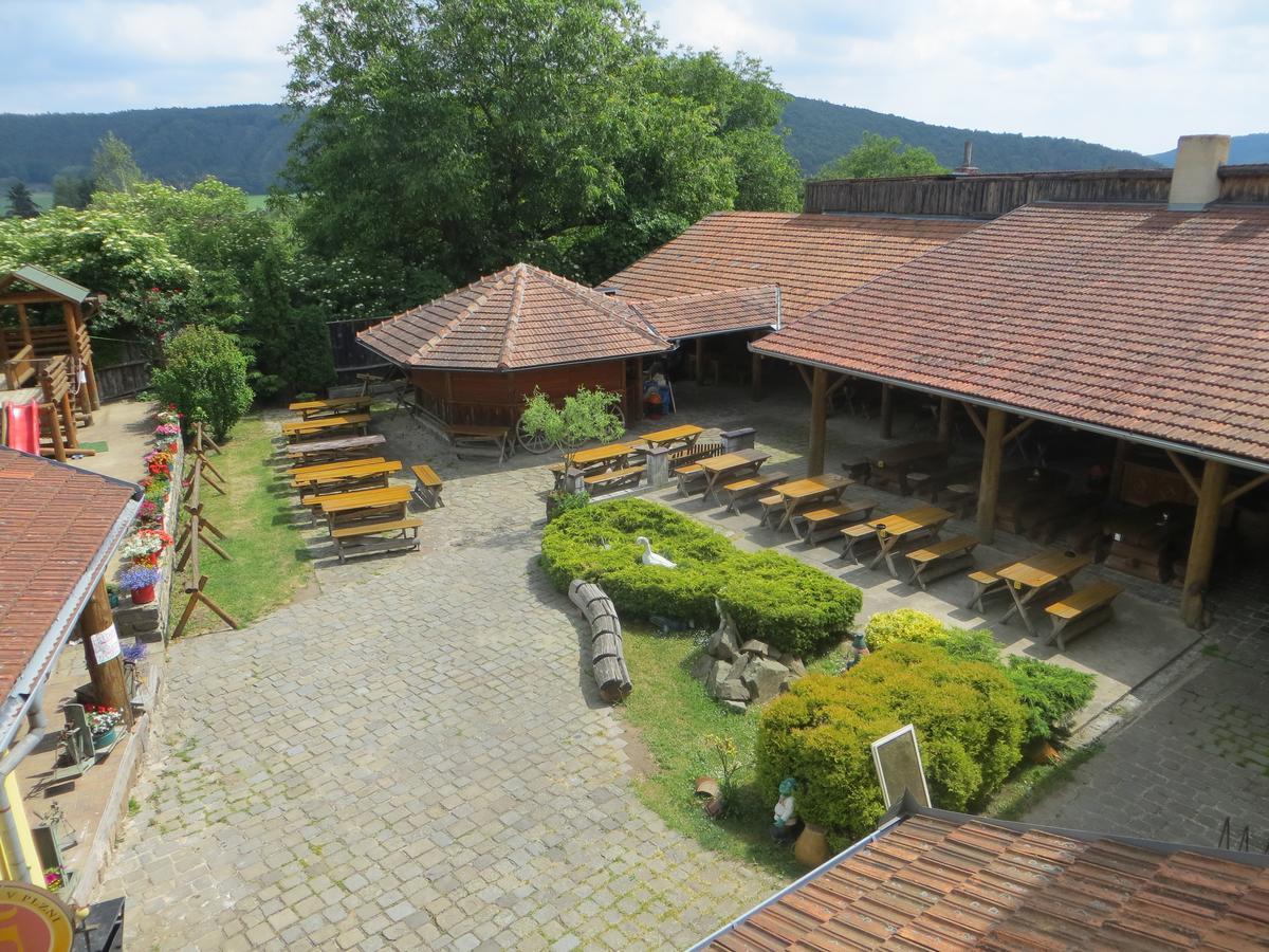 U Pastorku Hotel Racice  Bagian luar foto