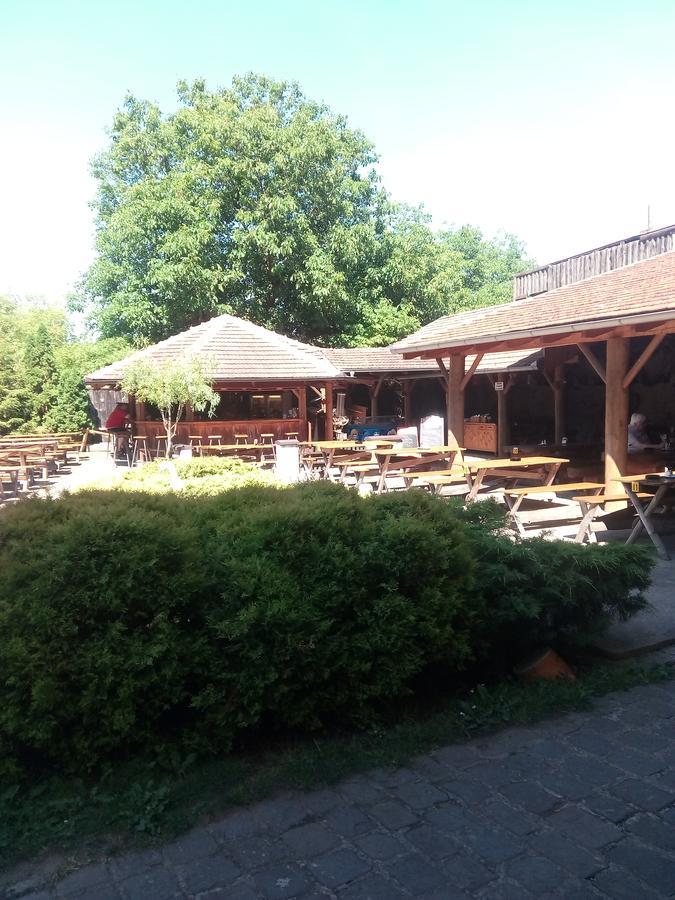 U Pastorku Hotel Racice  Bagian luar foto